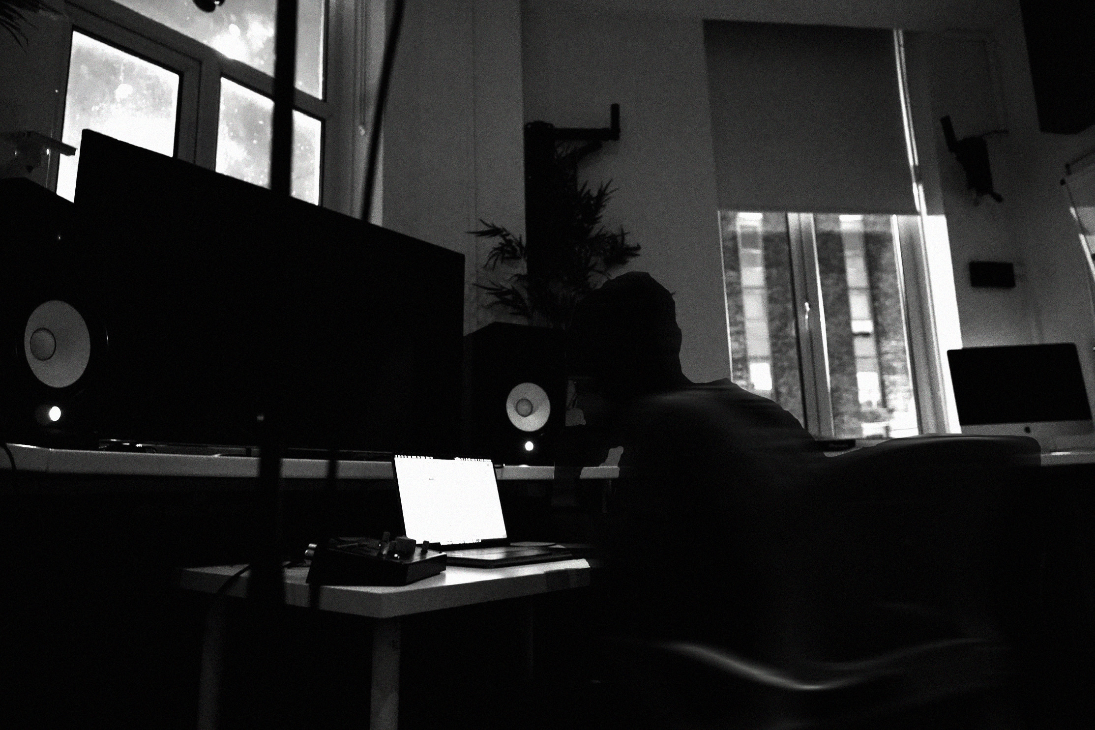 MEET KENWIZA: THE AFROBEATS TRAILBLAZER SHAPING HITS FROM THE SHADOWS